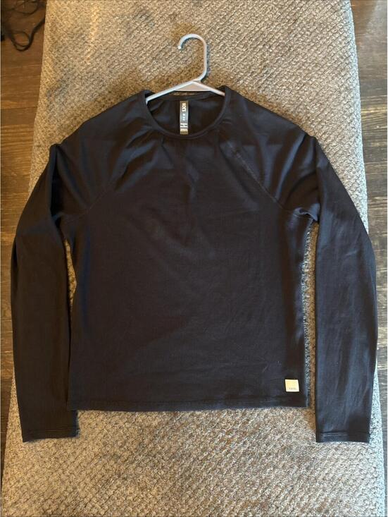 vuori Tops - VUORI Womens Cove Twist Sawyer Cropped Long Sleeve Top Size M  Black Yoga Gym